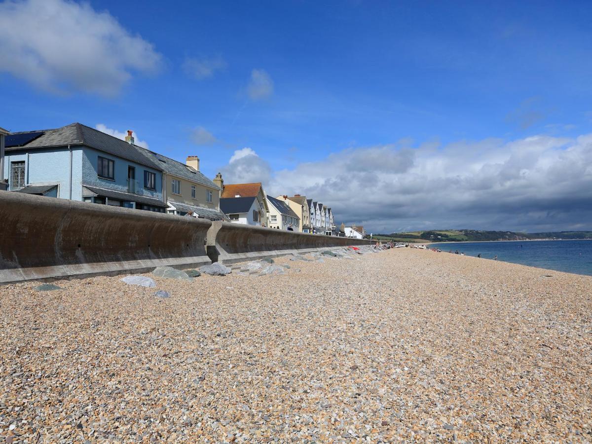 1 At The Beach Beesands Eksteriør billede