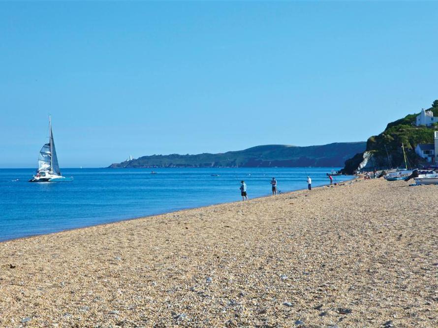 1 At The Beach Beesands Eksteriør billede